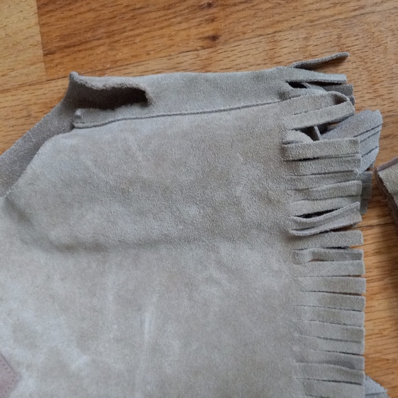 Girls Tan and Brown, Weathered Look, Leather with Fringe, VintageCowGirl Costume - Picture 12 of 16